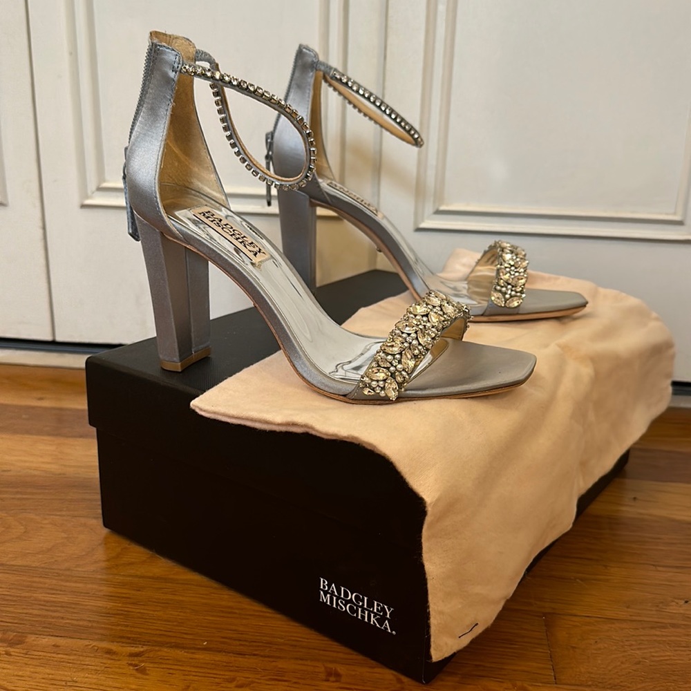 NEVER WORN! Badgley Mischka's cornflower blue ankle-strap 3.5” heel